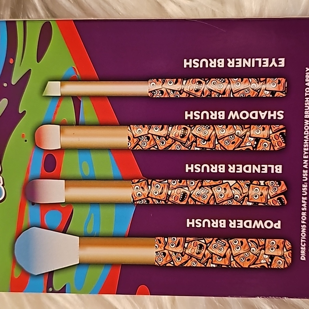 Cinnamon Toast Crunch 4 Piece Cosmetic Brush Set - Picture 5 of 12